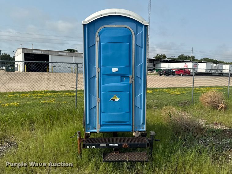 image for item FB5922 Portable toilet