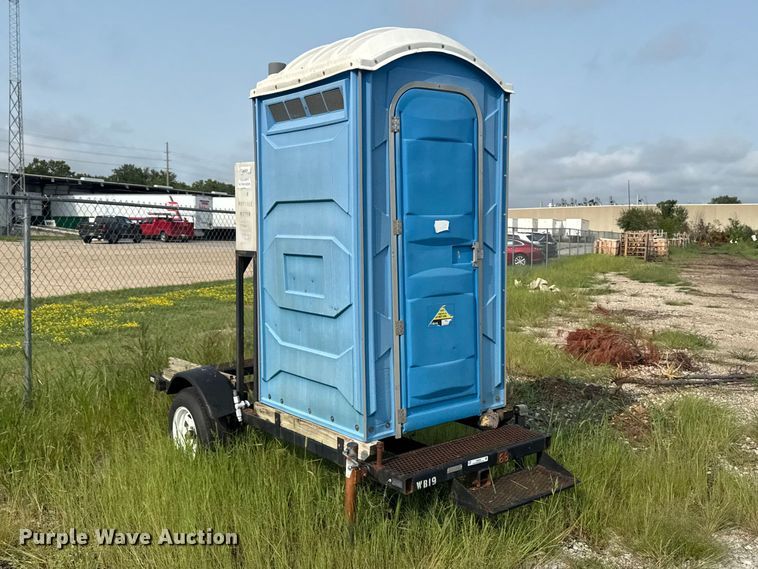 image for item FB5922 Portable toilet