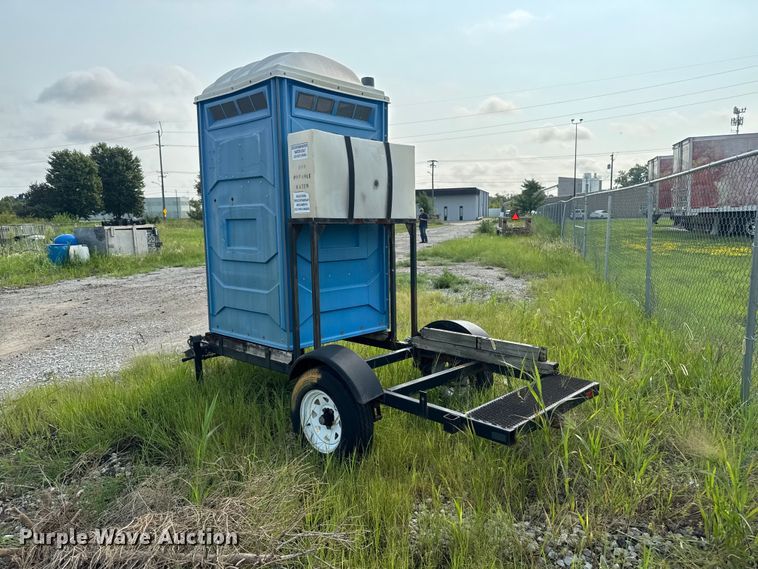 image for item FB5922 Portable toilet