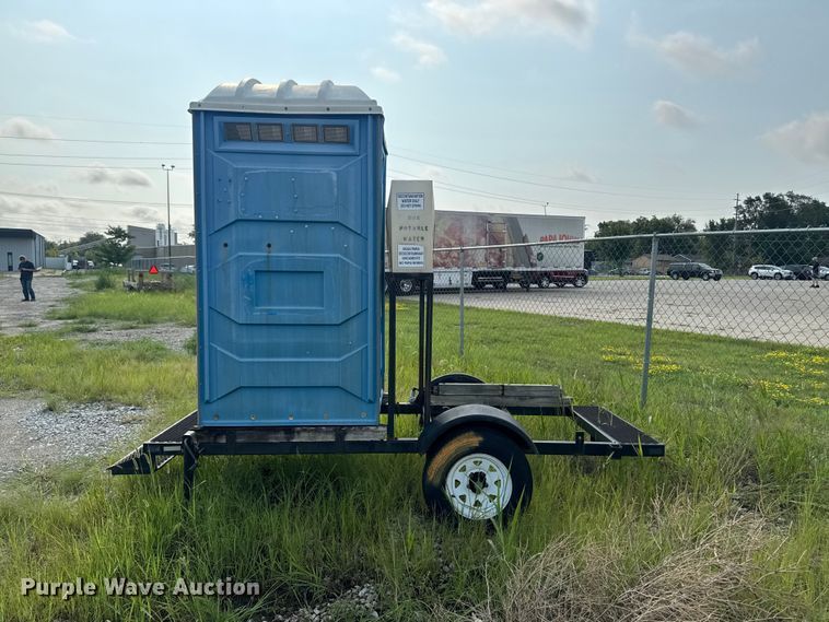 image for item FB5922 Portable toilet