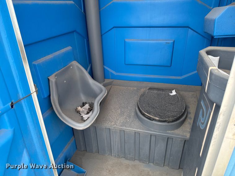 image for item FB5922 Portable toilet