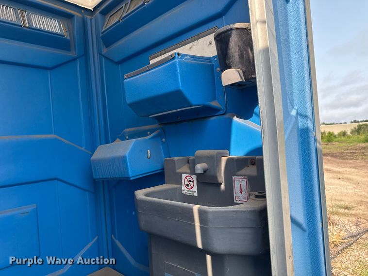image for item FB5922 Portable toilet