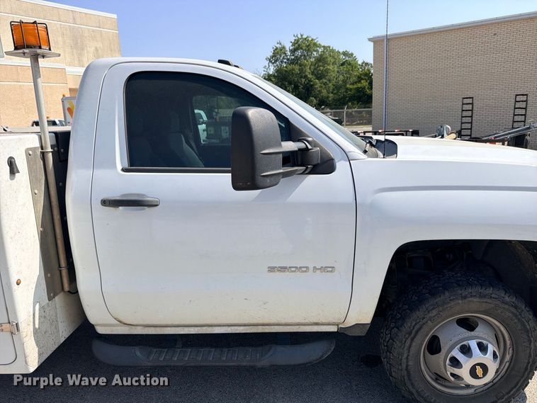 image for item FB8285 2016 Chevrolet Silverado 3500HD utility bed pickup truck
