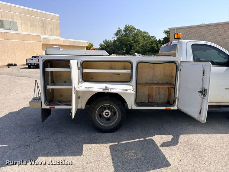 image for item FB8285 2016 Chevrolet Silverado 3500HD utility bed pickup truck