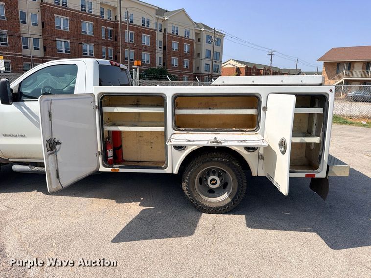 image for item FB8285 2016 Chevrolet Silverado 3500HD utility bed pickup truck