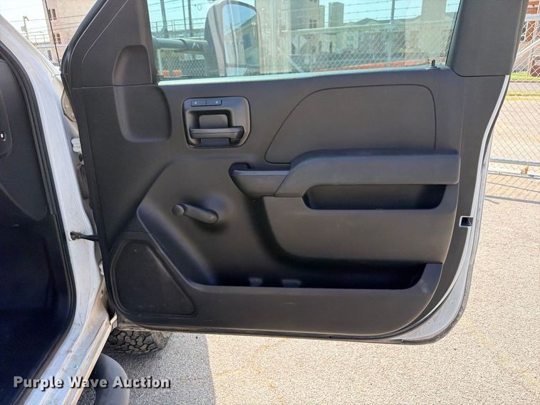 image for item FB8285 2016 Chevrolet Silverado 3500HD utility bed pickup truck