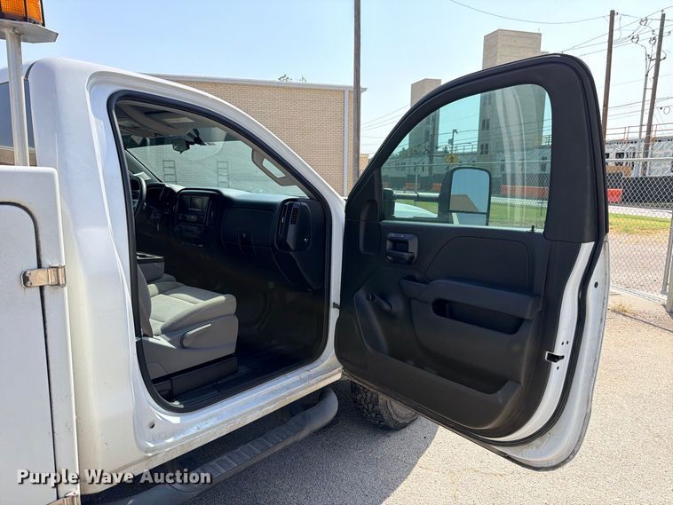 image for item FB8285 2016 Chevrolet Silverado 3500HD utility bed pickup truck