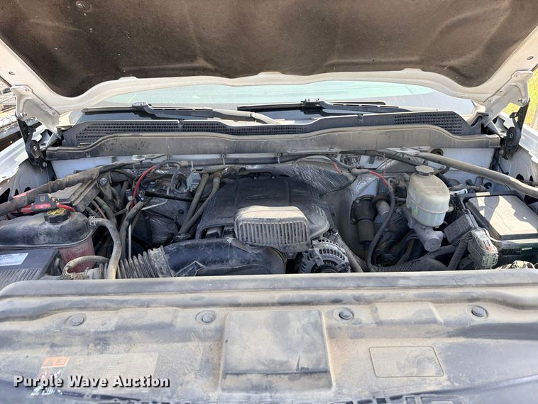 image for item FB8285 2016 Chevrolet Silverado 3500HD utility bed pickup truck