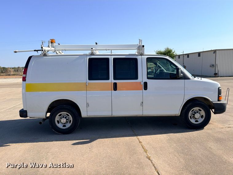 image for item FB8287 2017 Chevrolet Express 2500 van