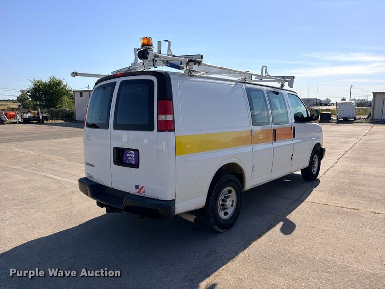 image for item FB8287 2017 Chevrolet Express 2500 van