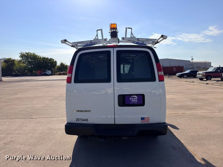 image for item FB8287 2017 Chevrolet Express 2500 van