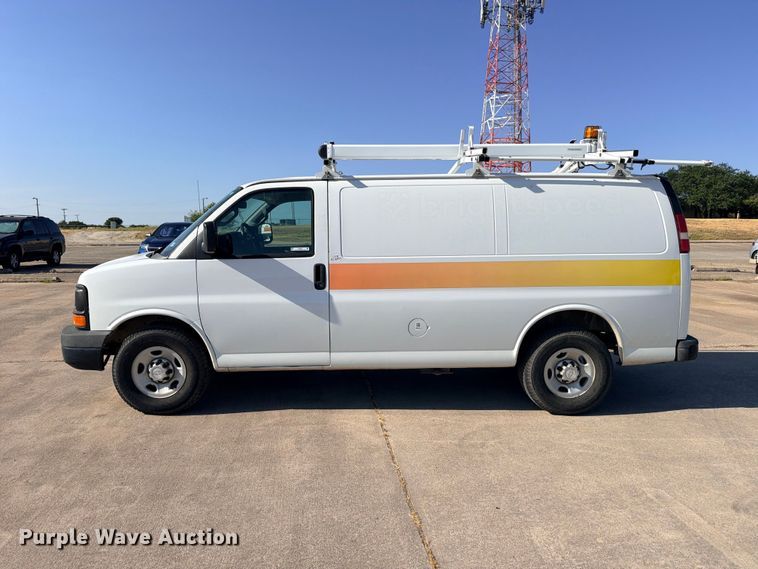 image for item FB8287 2017 Chevrolet Express 2500 van