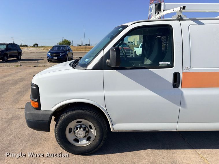 image for item FB8287 2017 Chevrolet Express 2500 van