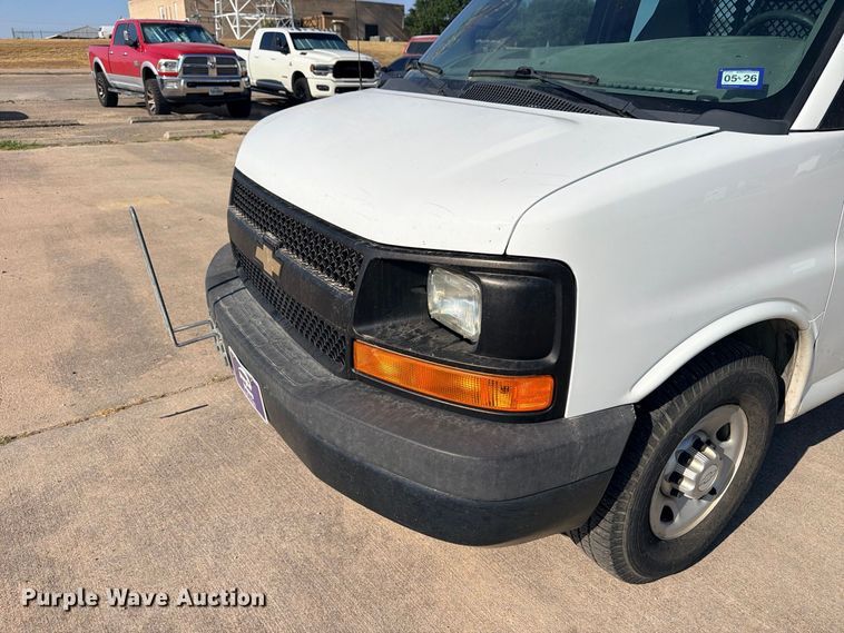 image for item FB8287 2017 Chevrolet Express 2500 van