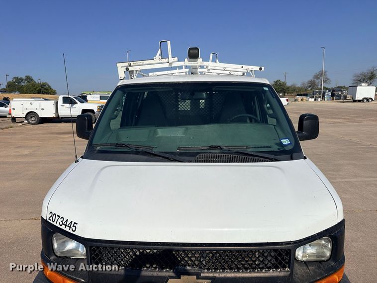 image for item FB8287 2017 Chevrolet Express 2500 van