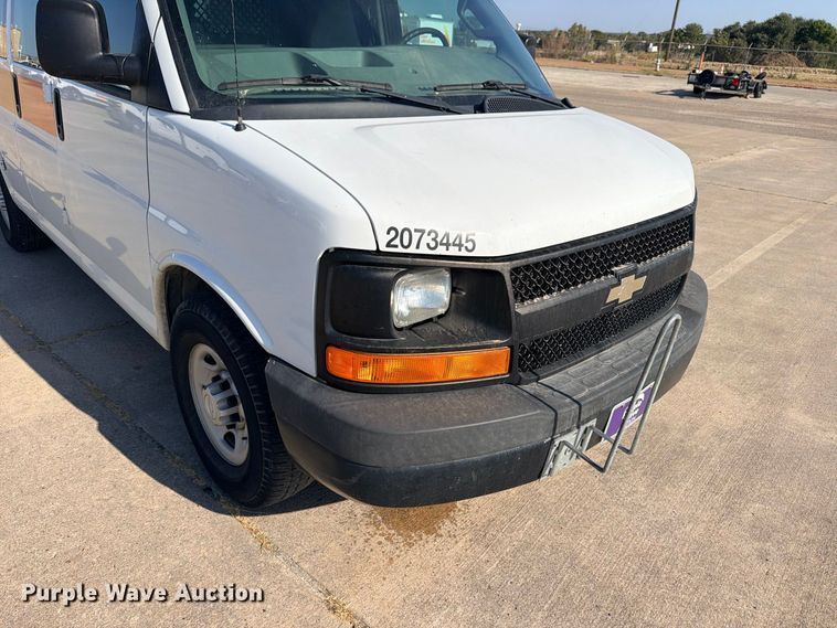 image for item FB8287 2017 Chevrolet Express 2500 van