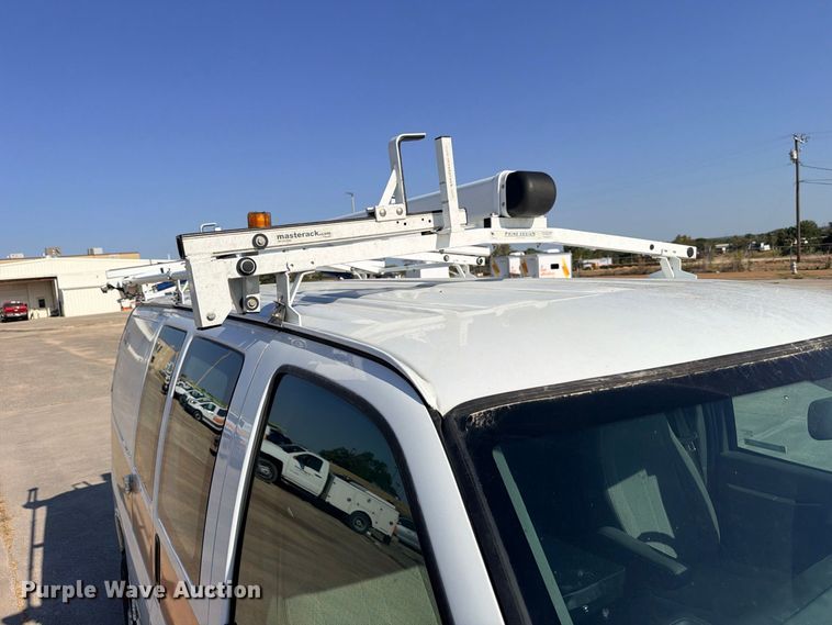 image for item FB8287 2017 Chevrolet Express 2500 van