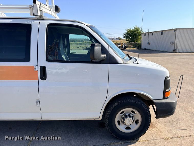 image for item FB8287 2017 Chevrolet Express 2500 van