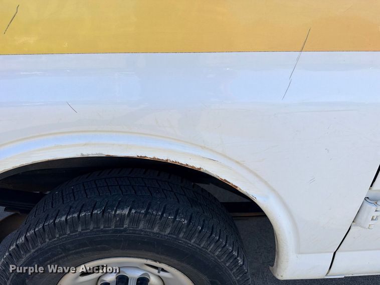 image for item FB8287 2017 Chevrolet Express 2500 van