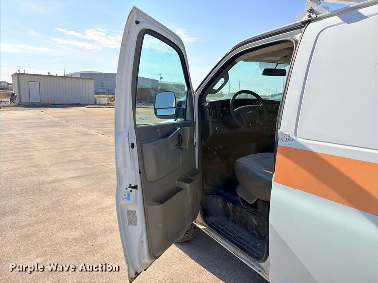 image for item FB8287 2017 Chevrolet Express 2500 van