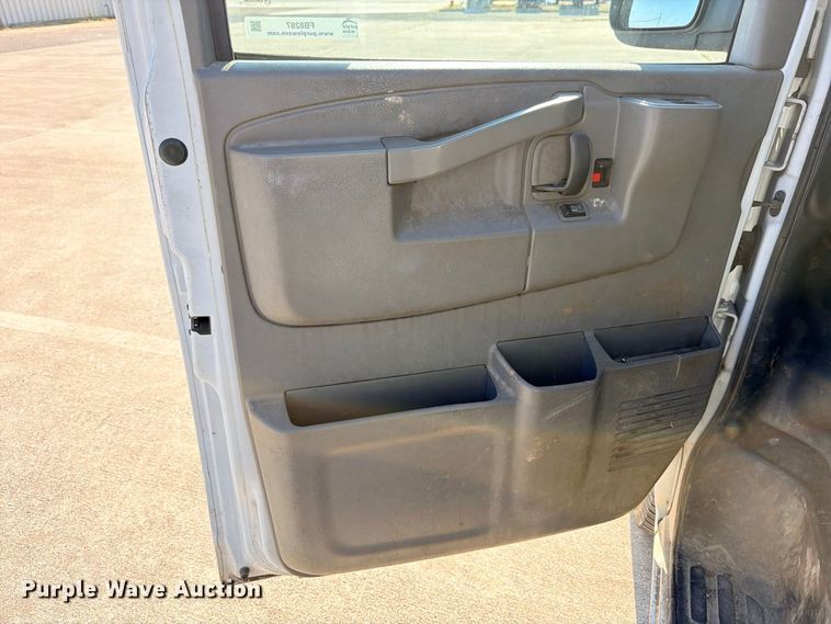 image for item FB8287 2017 Chevrolet Express 2500 van