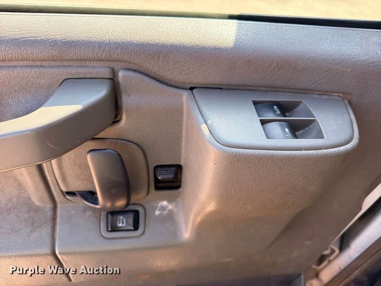 image for item FB8287 2017 Chevrolet Express 2500 van