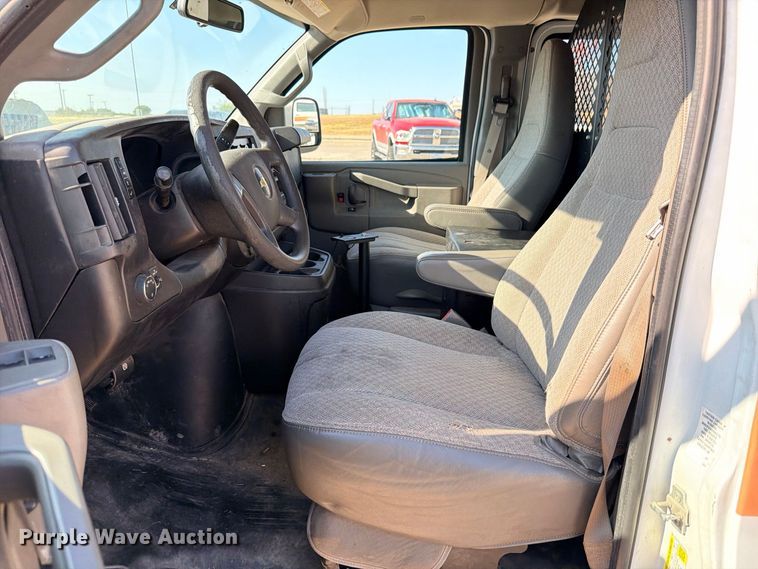 image for item FB8287 2017 Chevrolet Express 2500 van