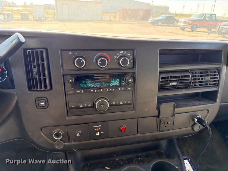 image for item FB8287 2017 Chevrolet Express 2500 van