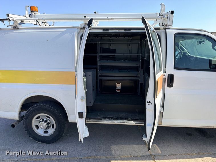 image for item FB8287 2017 Chevrolet Express 2500 van
