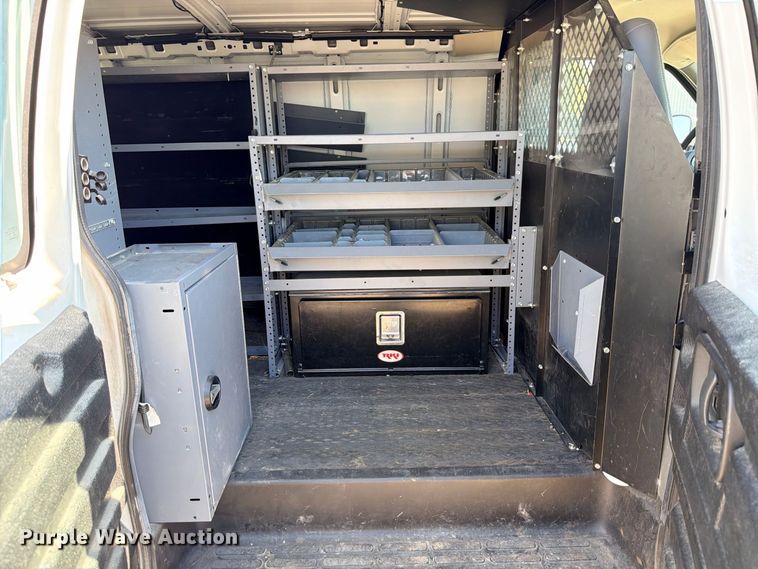 image for item FB8287 2017 Chevrolet Express 2500 van