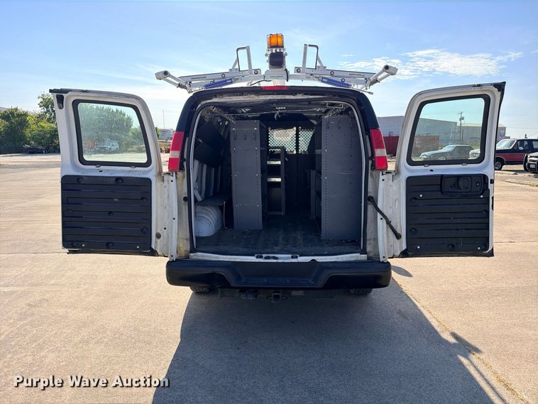 image for item FB8287 2017 Chevrolet Express 2500 van