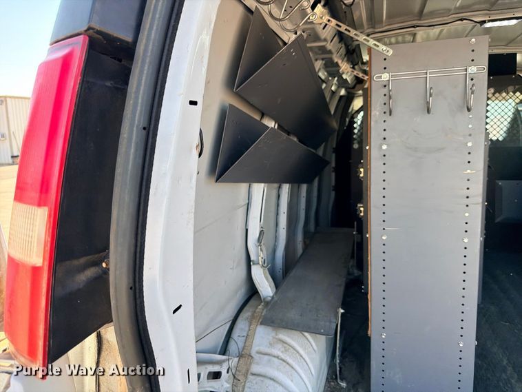 image for item FB8287 2017 Chevrolet Express 2500 van