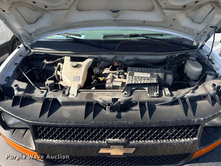image for item FB8287 2017 Chevrolet Express 2500 van