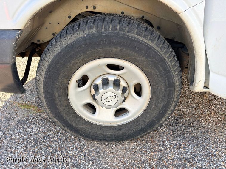 image for item FB8287 2017 Chevrolet Express 2500 van
