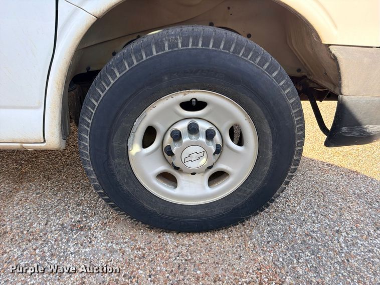 image for item FB8287 2017 Chevrolet Express 2500 van