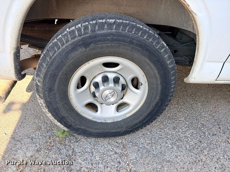 image for item FB8287 2017 Chevrolet Express 2500 van