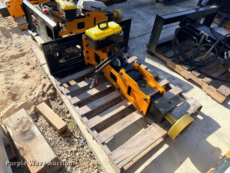 image for item FB8296 2026 Giyi D680 skid steer post driver