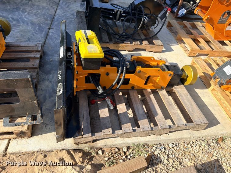 image for item FB8296 2026 Giyi D680 skid steer post driver