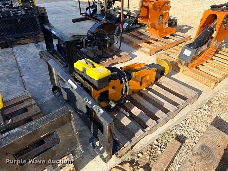image for item FB8296 2026 Giyi D680 skid steer post driver