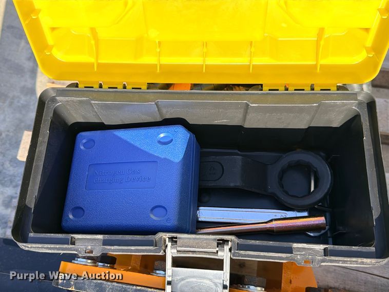 image for item FB8296 2026 Giyi D680 skid steer post driver