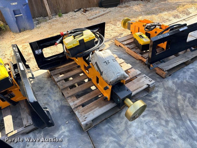 image for item FB8297 2026 Giyi D680 skid steer post driver