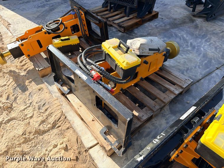 image for item FB8297 2026 Giyi D680 skid steer post driver