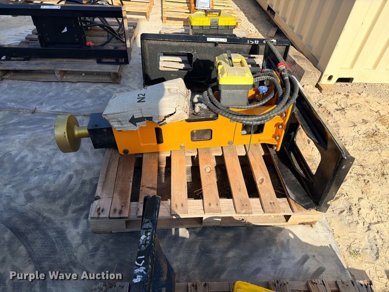 image for item FB8297 2026 Giyi D680 skid steer post driver