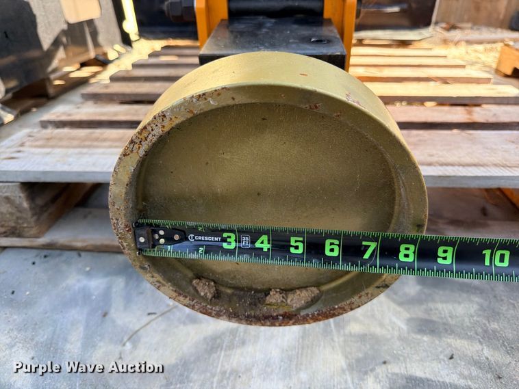image for item FB8297 2026 Giyi D680 skid steer post driver