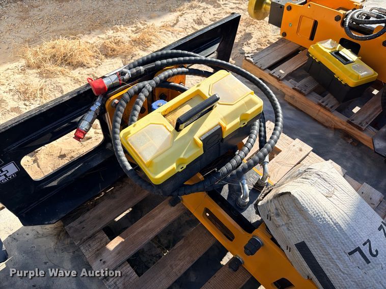 image for item FB8297 2026 Giyi D680 skid steer post driver