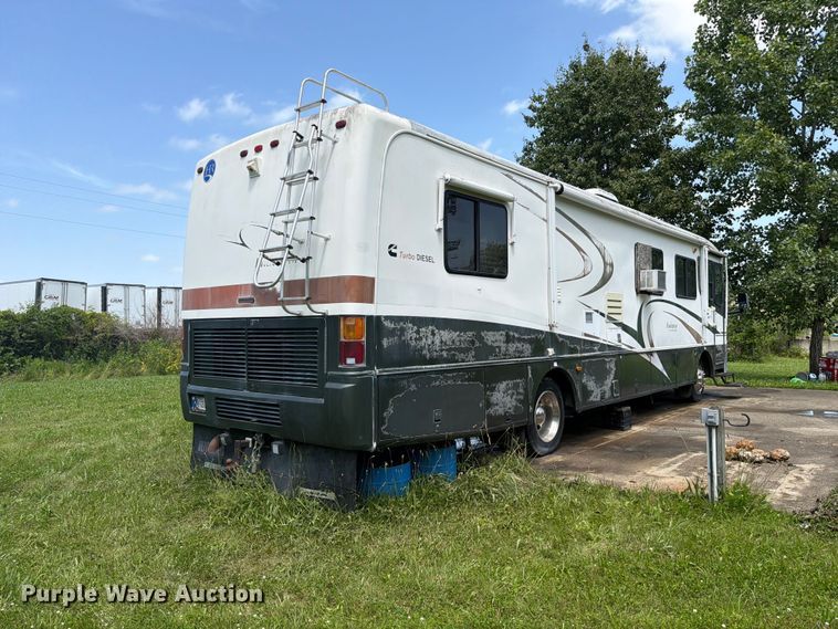 image for item FC3229 1999 Holiday Rambler Freightliner Xc Chassis RV