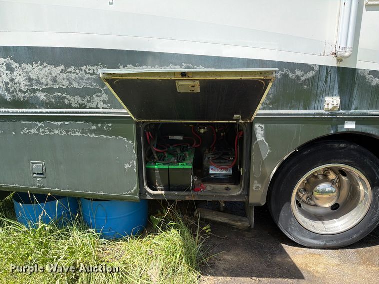 image for item FC3229 1999 Holiday Rambler Freightliner Xc Chassis RV