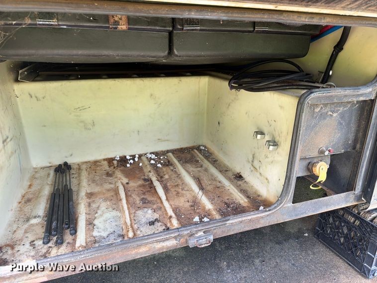 image for item FC3229 1999 Holiday Rambler Freightliner Xc Chassis RV
