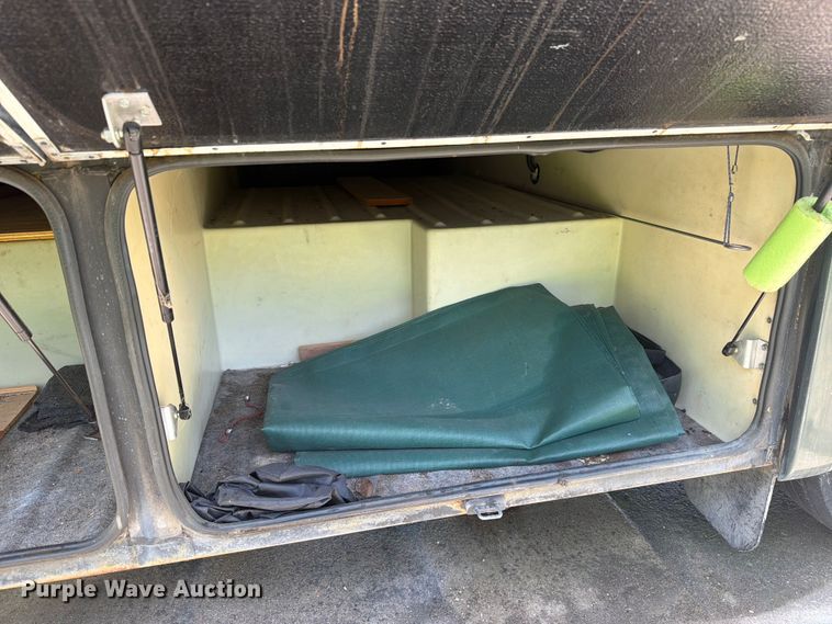 image for item FC3229 1999 Holiday Rambler Freightliner Xc Chassis RV