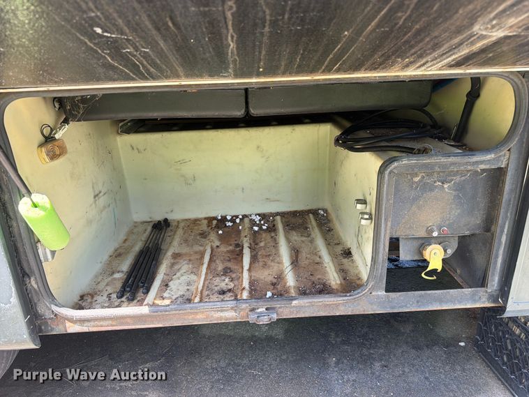 image for item FC3229 1999 Holiday Rambler Freightliner Xc Chassis RV